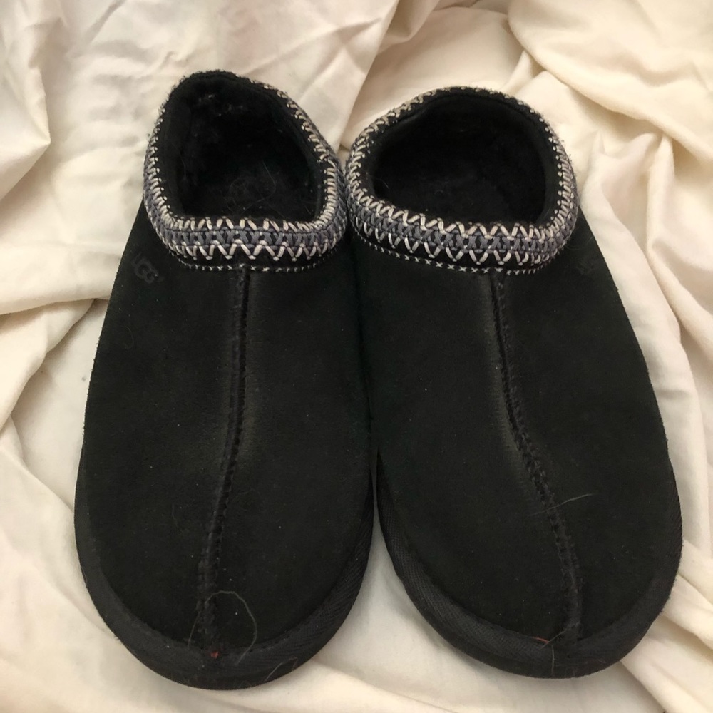 Black Ugg slip-ons